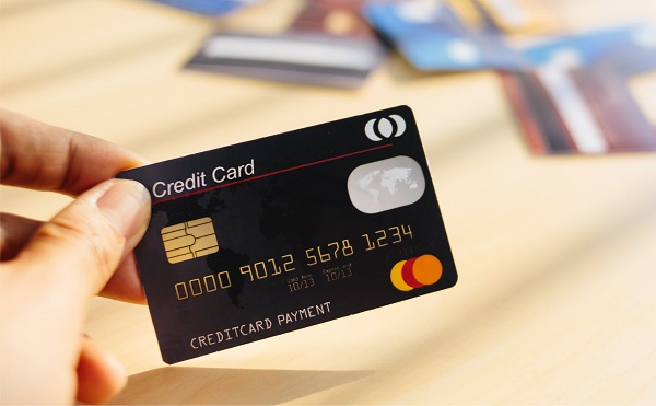 Chi phí mở và sử dụng thẻ tín dụng